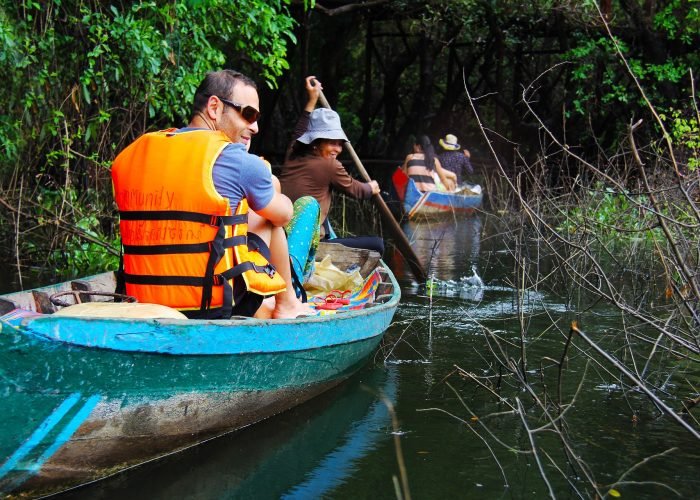 Mangrove cruise garifuna Culture sightseeing and shopping